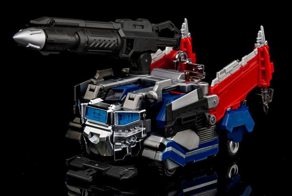 MakeToys Thunder Manus Unofficial Powermaster Optimus Prime Color Images With Divine Suit God Ginrai Parts  (5 of 5)